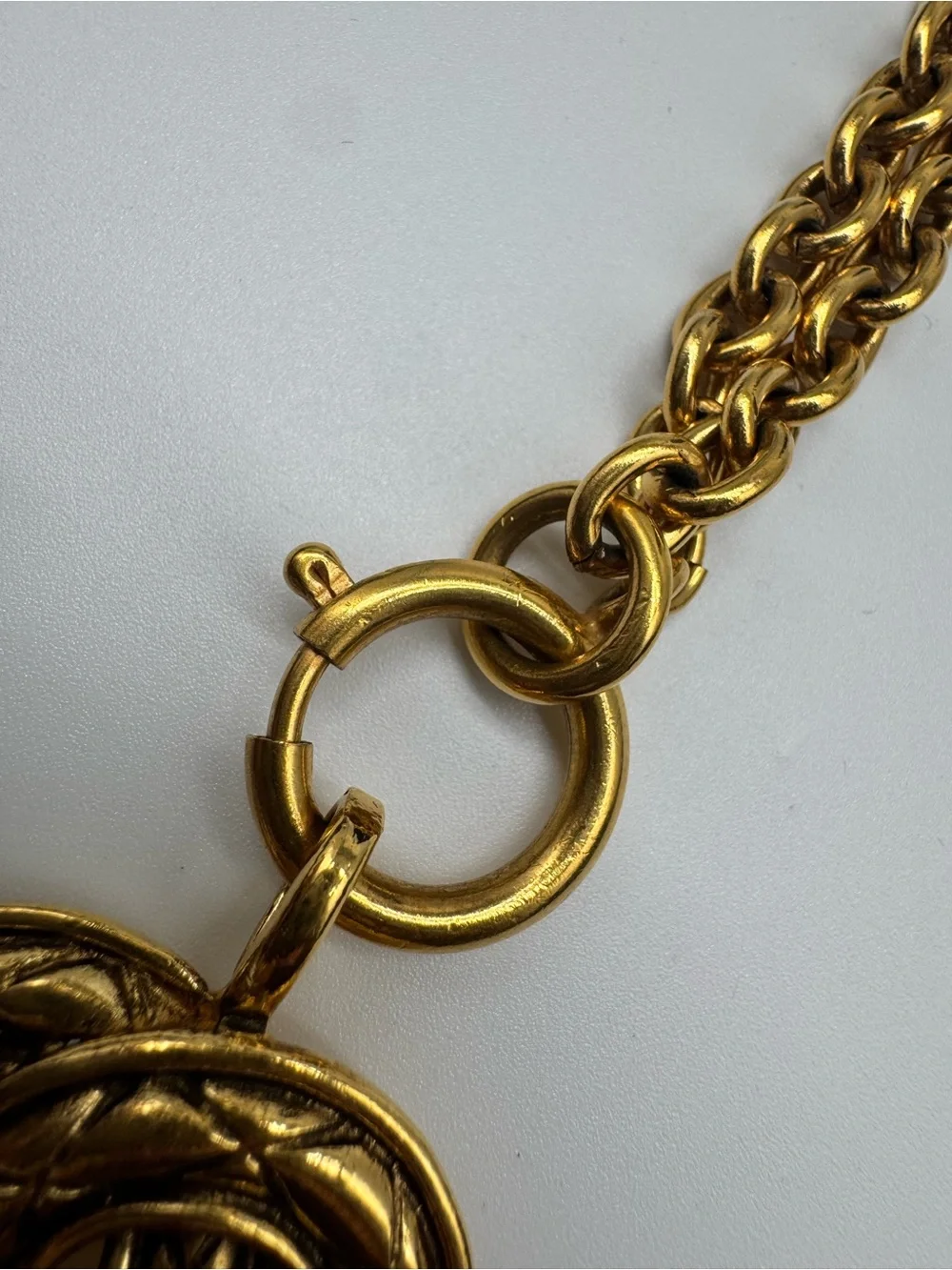 CHANEL Gold-Tone Interlocking Metalasse CC Pendant Necklace